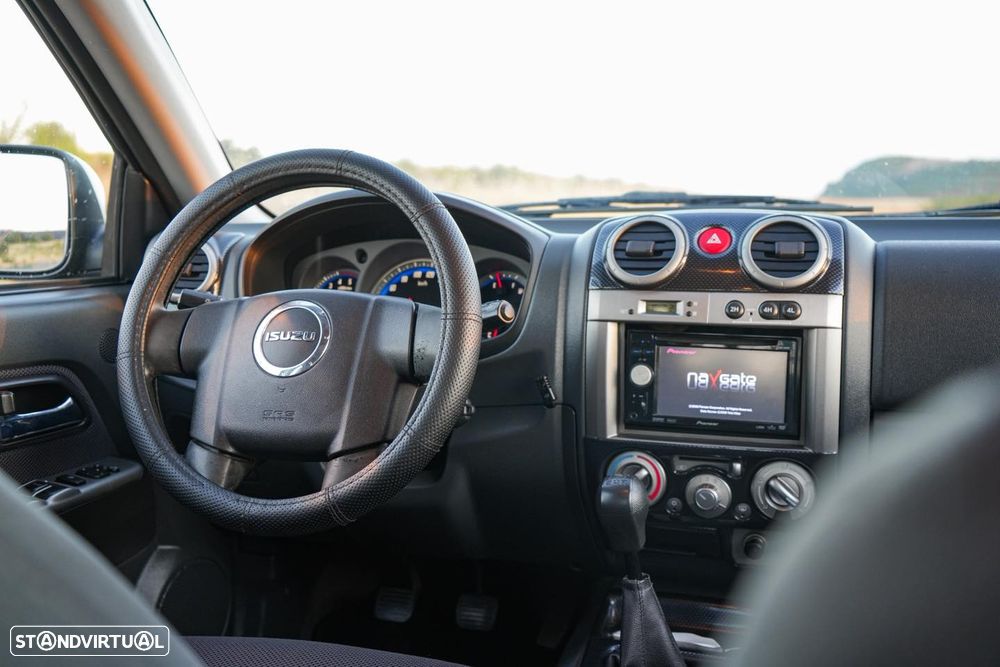 Isuzu D-Max 4x4 Cabine Dupla Custom - 10
