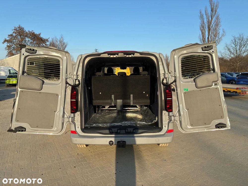 Volkswagen Caravelle - 11