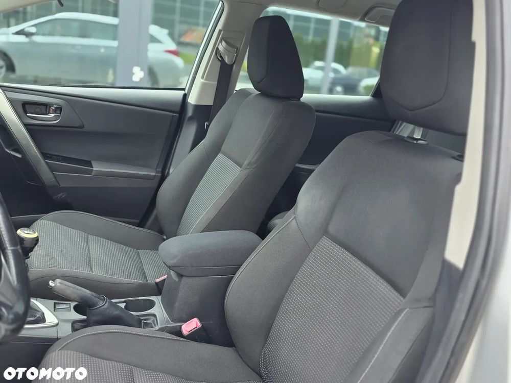 Toyota Auris 2.0 D-4D Prestige - 23