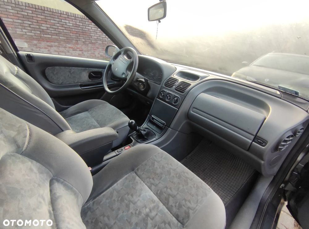 Renault Laguna 1.8 RN - 6