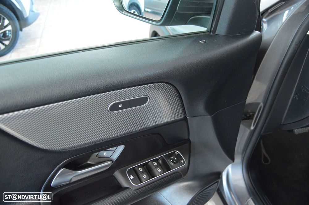 Mercedes-Benz GLB 180 - 21