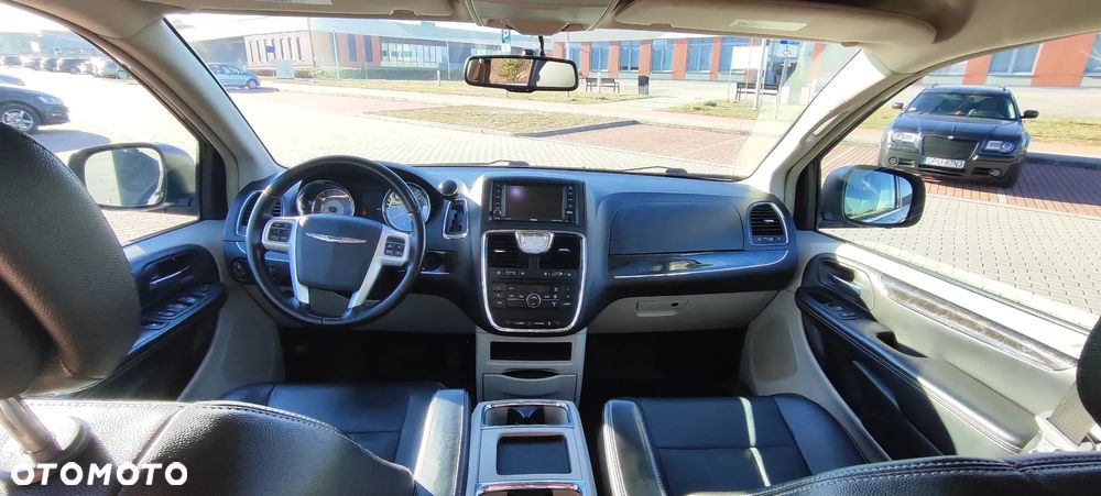 Chrysler Town & Country 3.6 Touring - 15