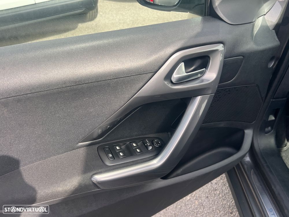 Peugeot 2008 1.2 PureTech Style - 29