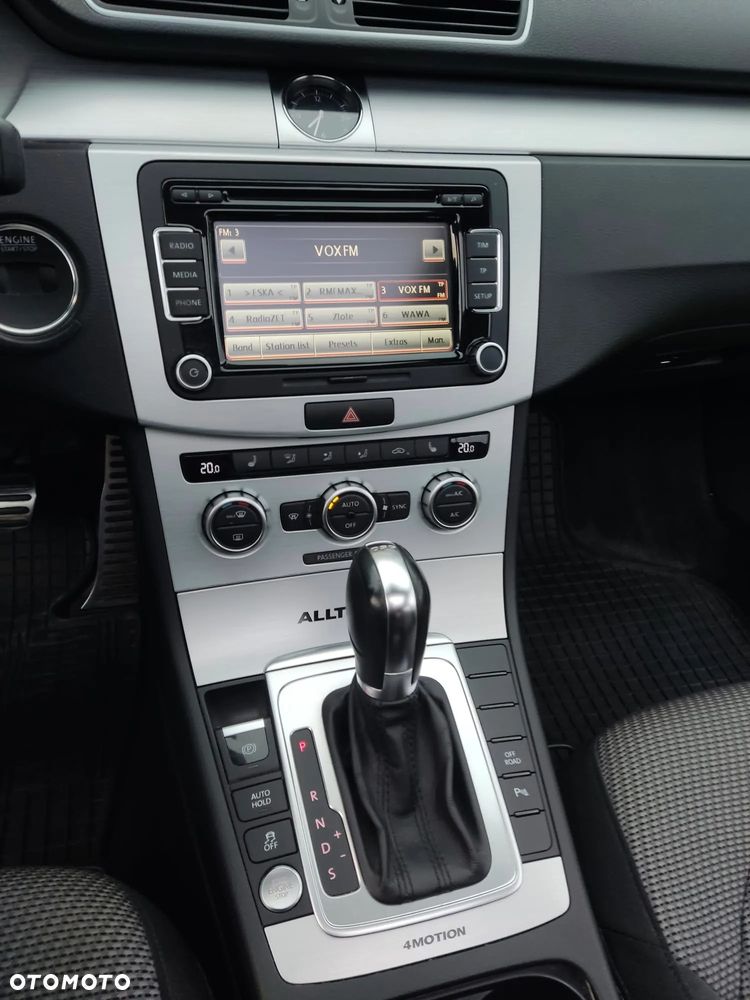 Volkswagen Passat - 12