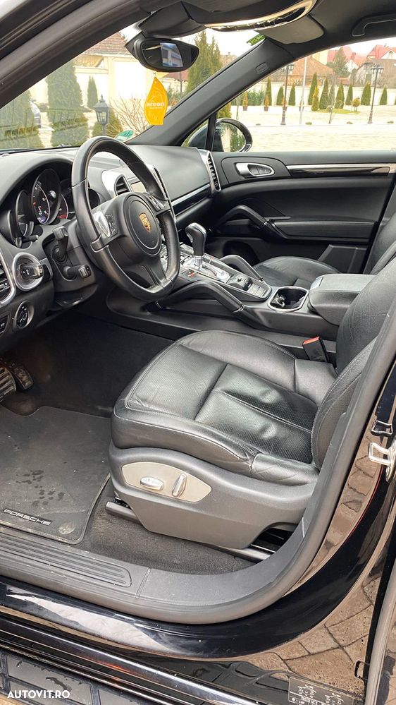 Porsche Cayenne - 1