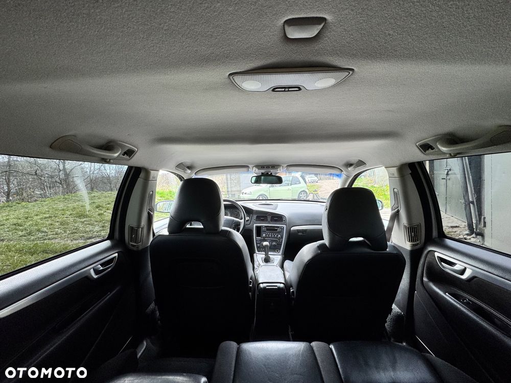 Volvo V70 2.4D5 Momentum - 12