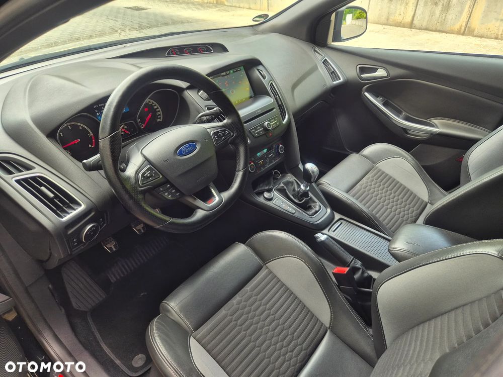 Ford Focus 2.0 TDCi ST mit Leder-Exclusiv-Paket - 12