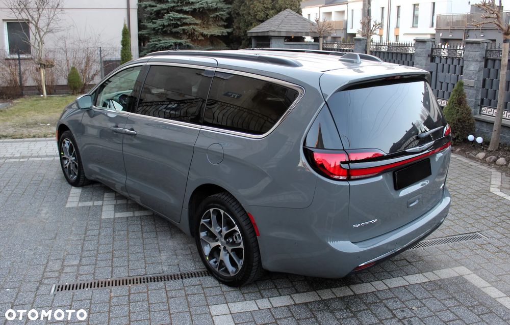 Chrysler Pacifica - 4