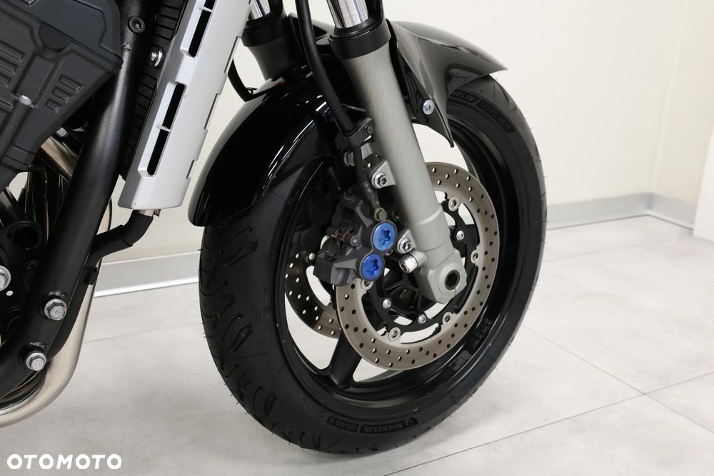 Yamaha FZS - 32