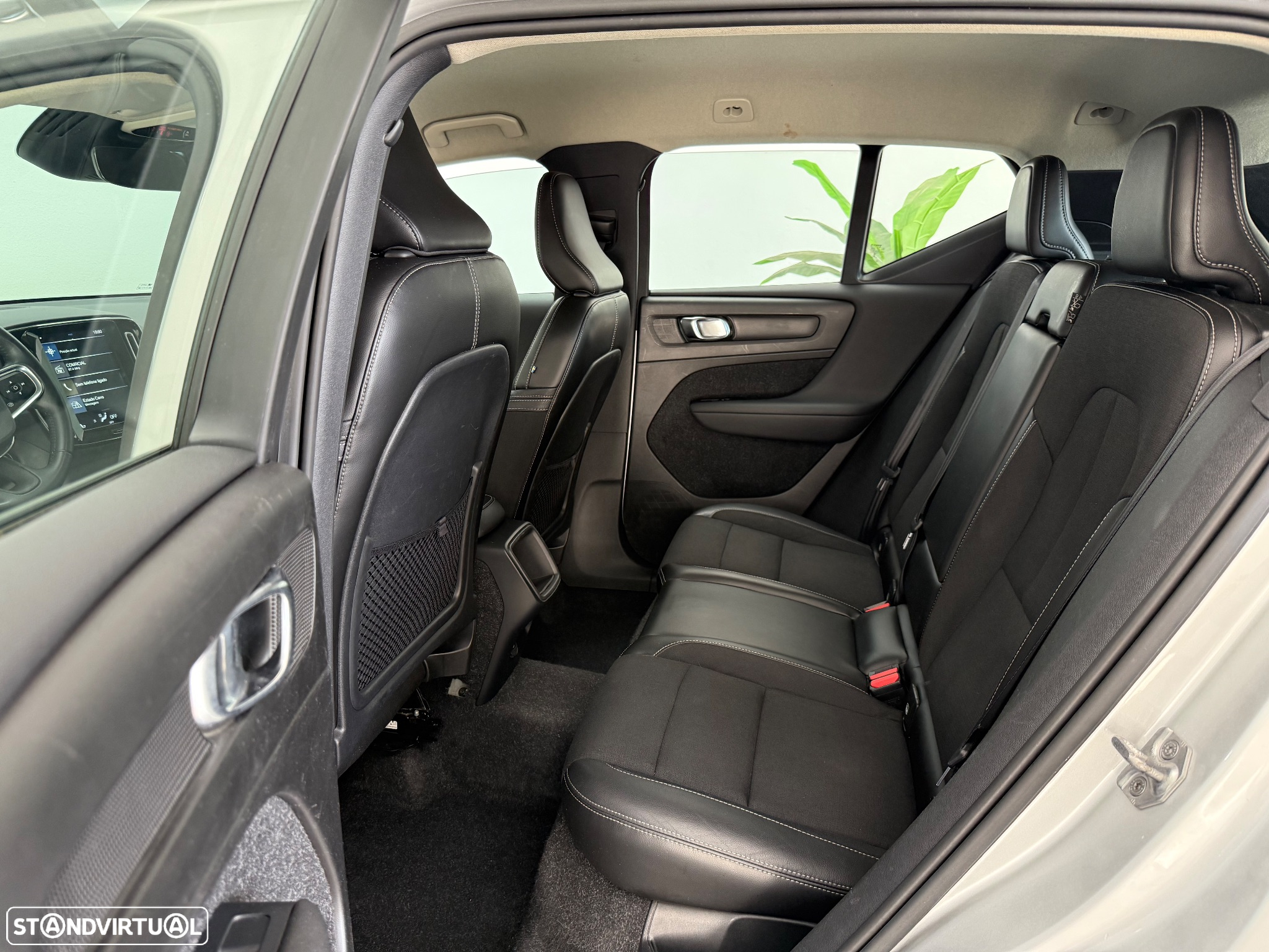 Volvo XC 40 1.5 T3 Momentum Tech Edition - 21