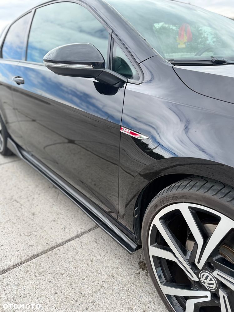 Volkswagen Golf - 6