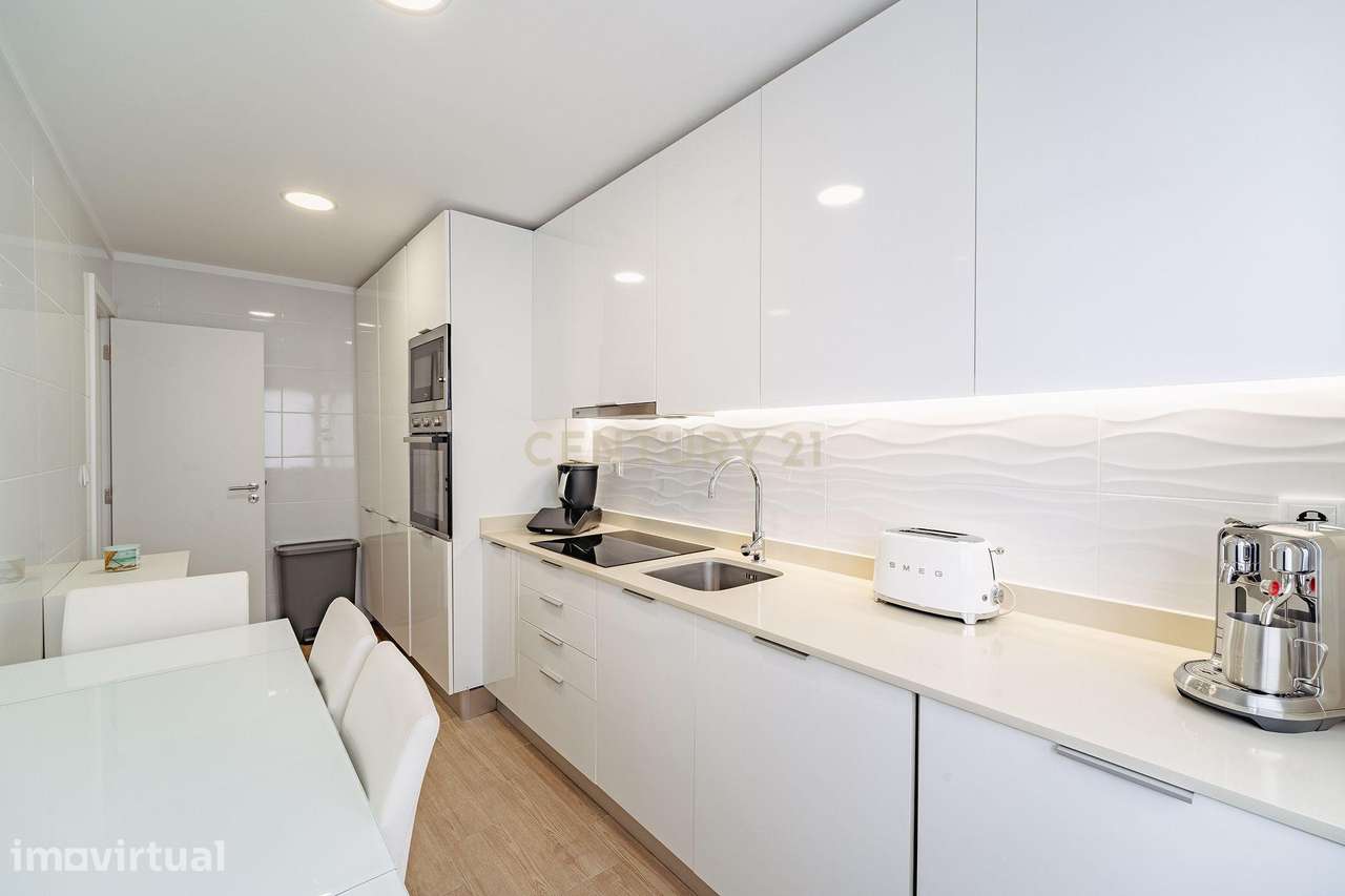 Apartamento T2 Remodelado na Torre da Marinha - Grande imagem: 5/36