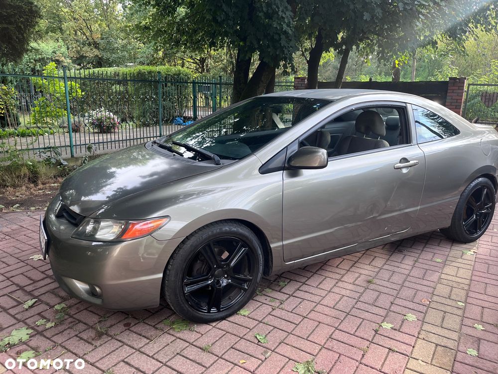 Honda Civic 1.8 LX Coupe - 1