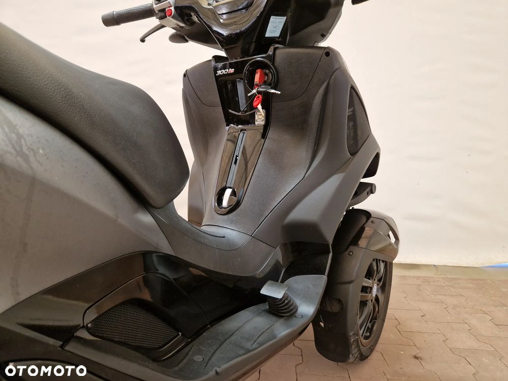 Piaggio MP-3 - 24