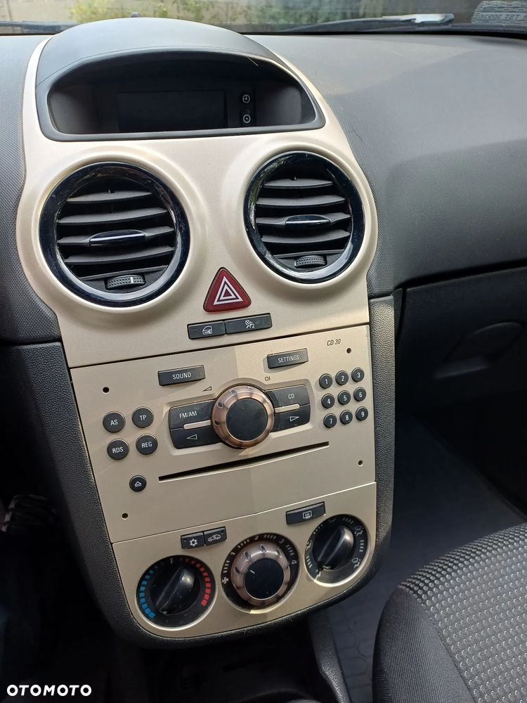 Opel Corsa 1.2 16V Essentia - 10