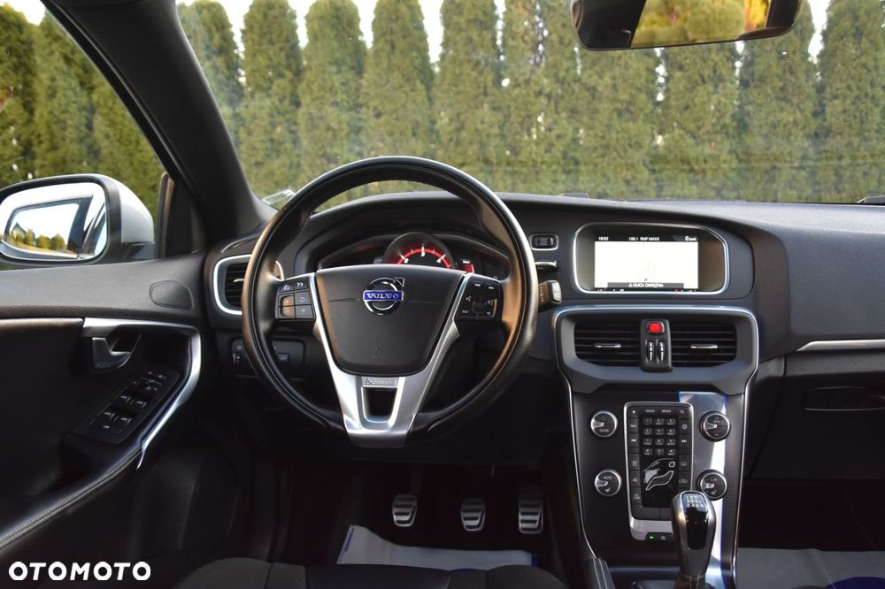 Volvo V40 D2 Drive-E R-Design Momentum - 11