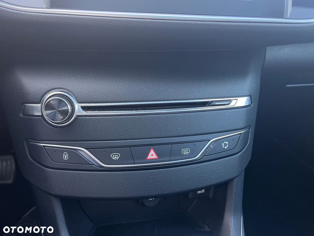 Peugeot 308 BlueHDi FAP 130 Stop & Start Allure Pack - 28