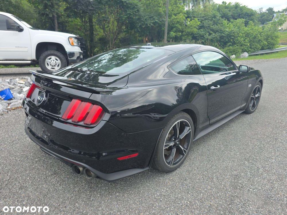 Ford Mustang 5.0 V8 GT - 4