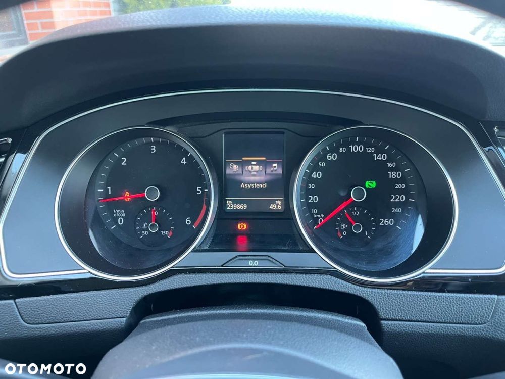 Volkswagen Passat - 10