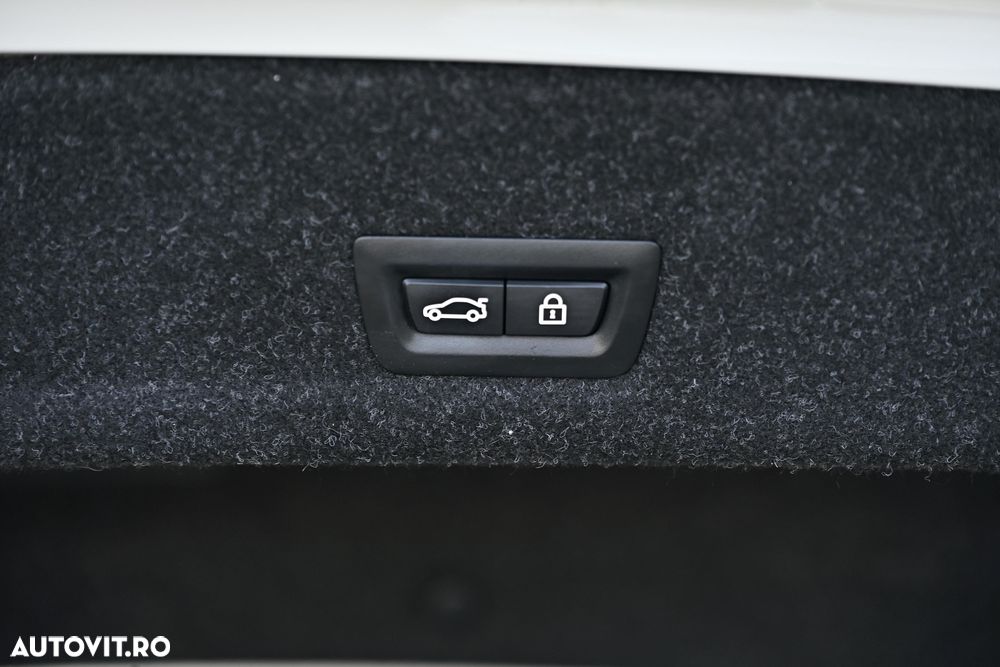 BMW Seria 3 330i xDrive Aut. Luxury Line - 39