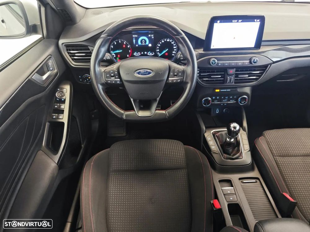 Ford Focus 1.0 EcoBoost ST-Line - 37
