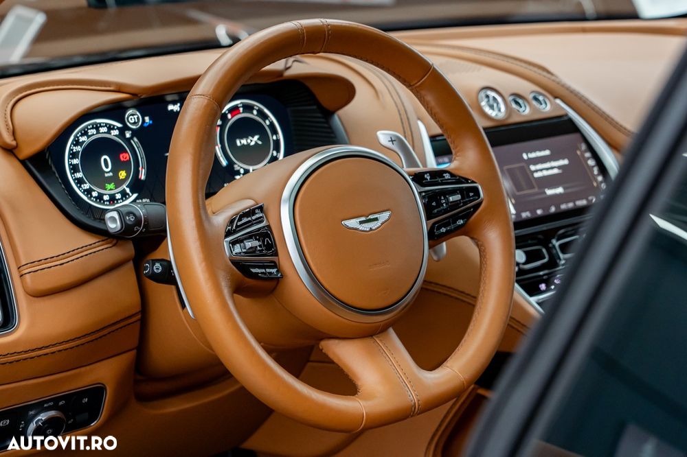Aston Martin DBX - 32