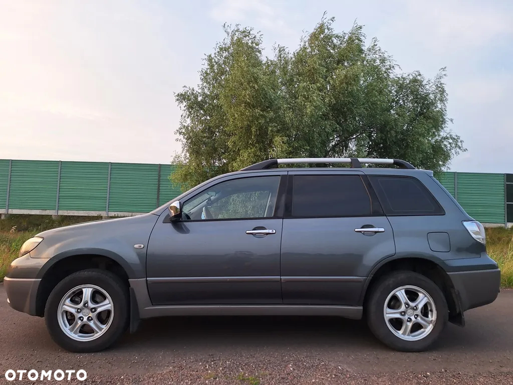 Mitsubishi Outlander 2.0 Comfort 4WD - 6
