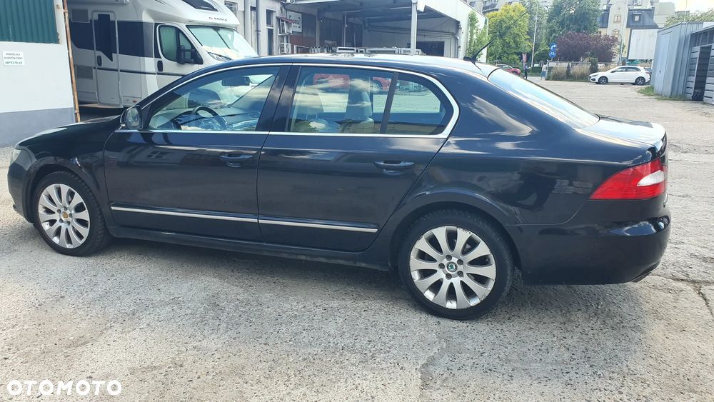 Skoda Superb 2.0 TDI Elegance DSG - 24