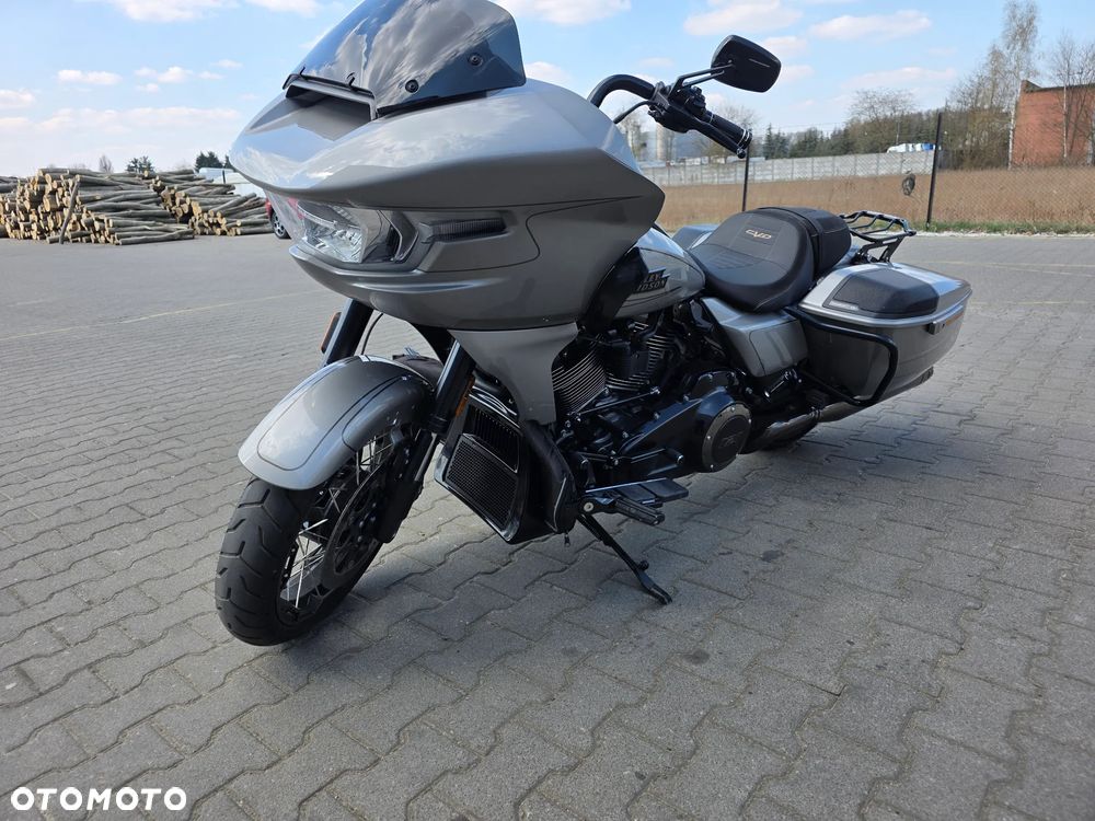 Harley-Davidson CVO Street Glide - 2