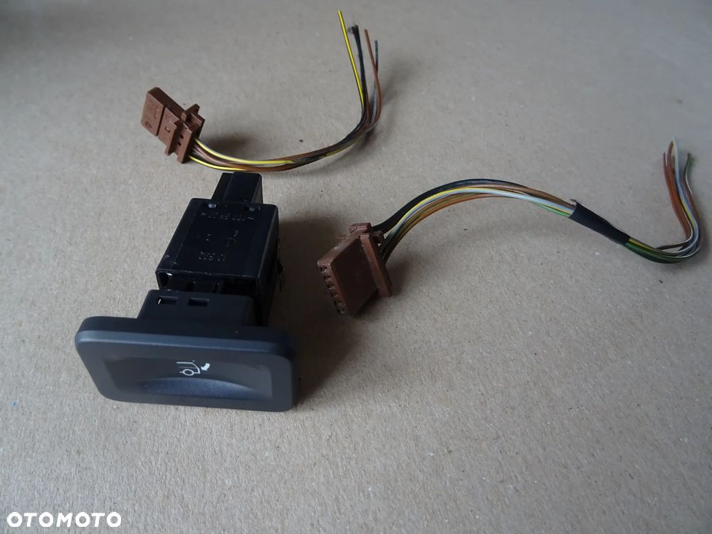 WŁĄCZNIK PRZYCISK KLAPY ELEKTRYCZNEJ OPEL VECTRA C KOMBI  wiązka wtyczka - 15