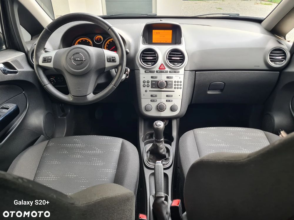 Opel Corsa 1.4 16V Satellite - 11