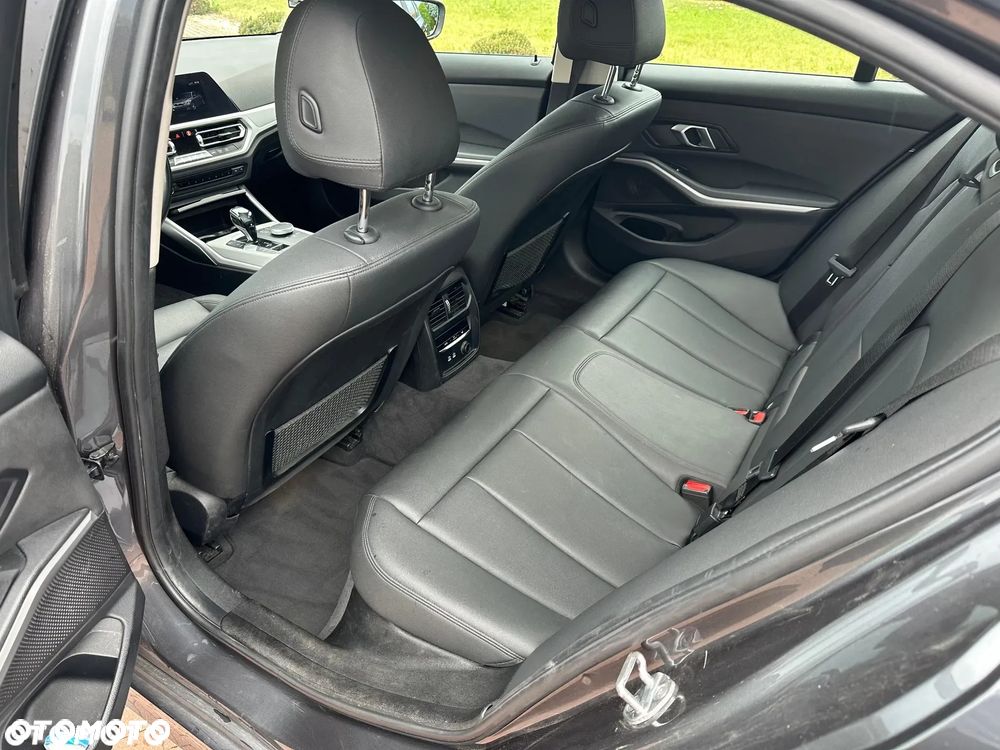 BMW Seria 3 318d Edition Luxury Line Purity - 9