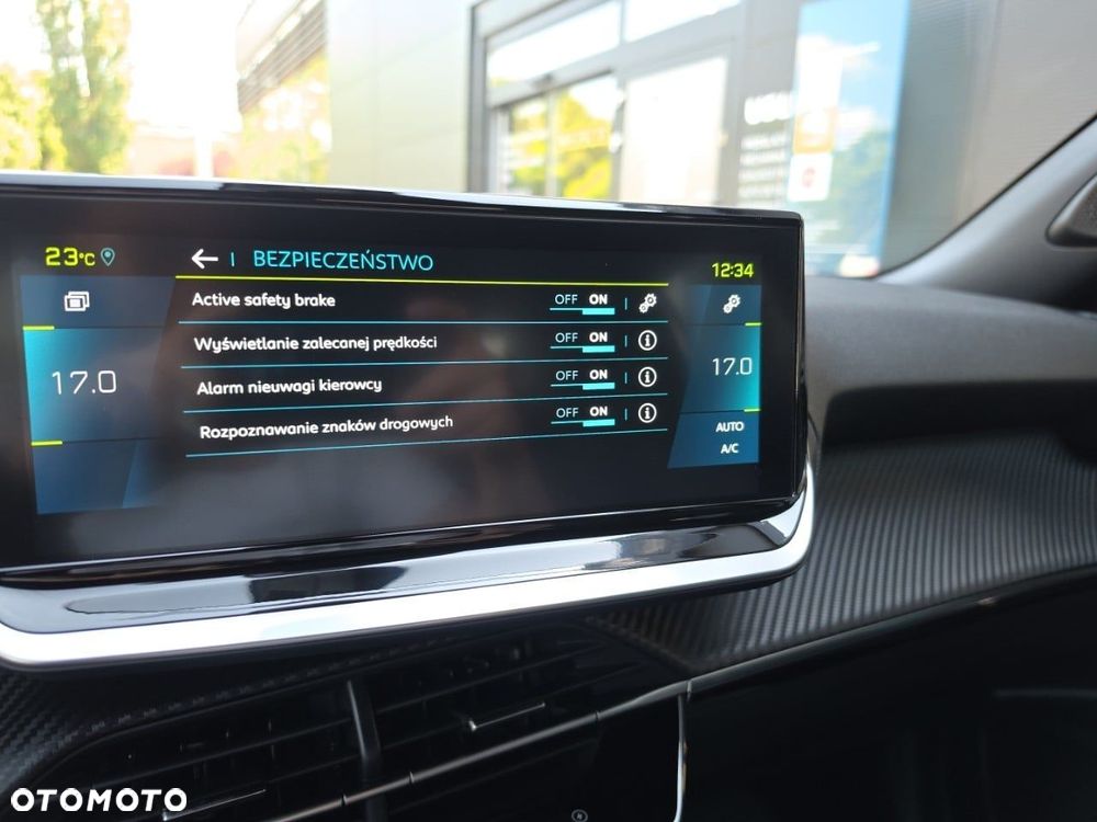 Peugeot 2008 50kWh Allure - 17