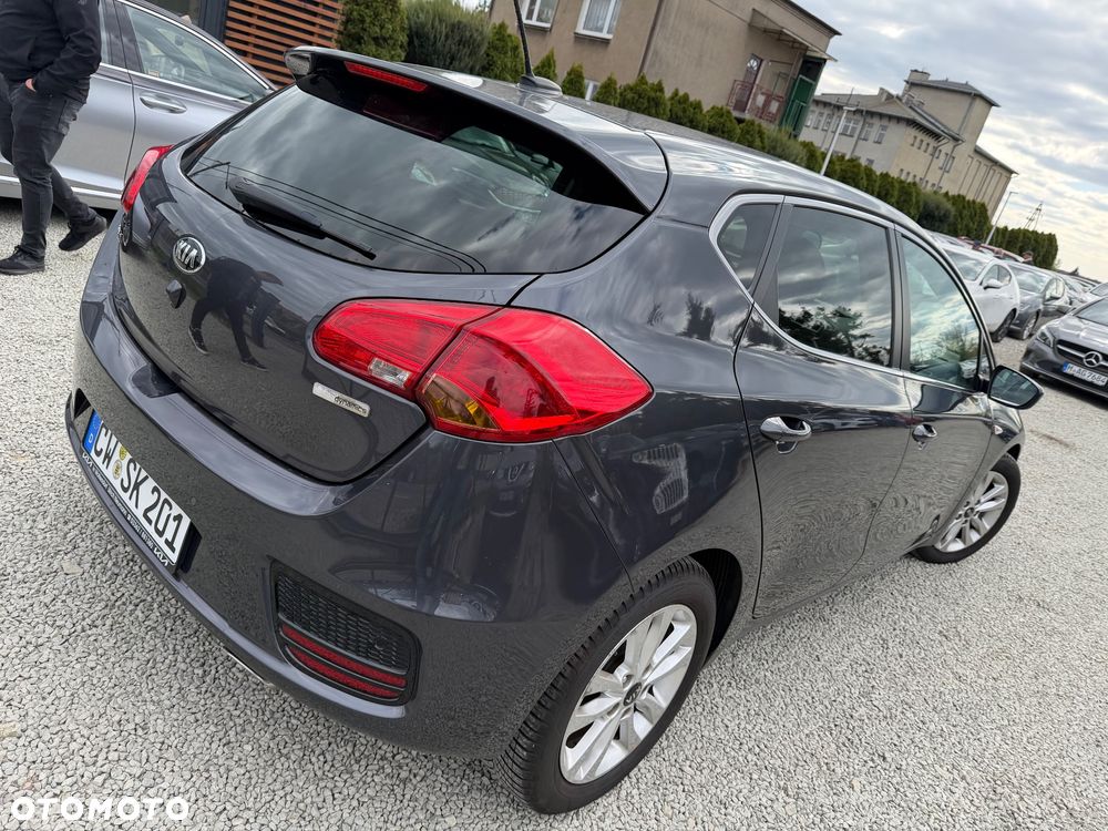 Kia Ceed 1.6 CRDi 136 ISG Dream-Team Edition - 22