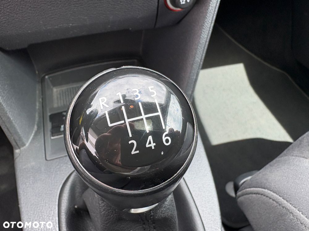 Volkswagen Touran 1.6 TDI DPF BlueMotion Technology Comfortline - 20
