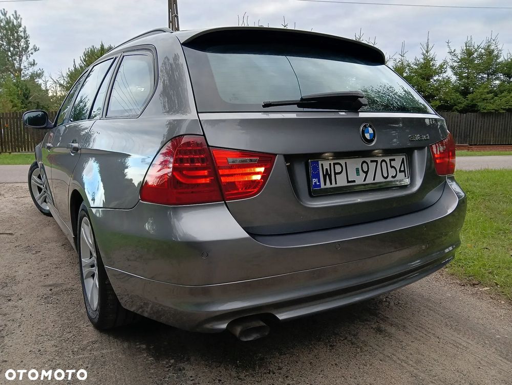 BMW Seria 3 318d DPF Touring - 13