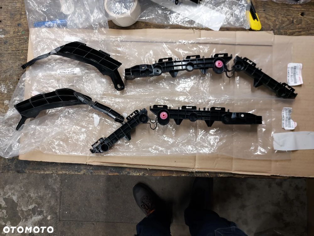 Toyota Rav4 19- Ślizg Zderzaka Tylnego Tył L+R