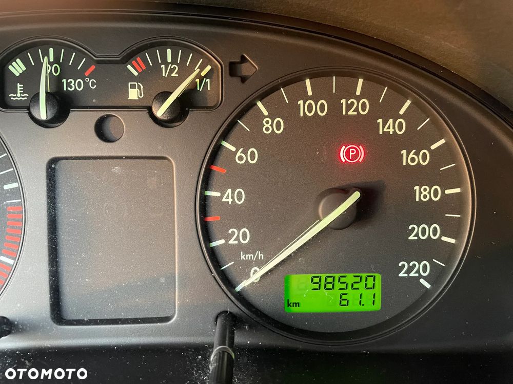 Volkswagen Passat - 32