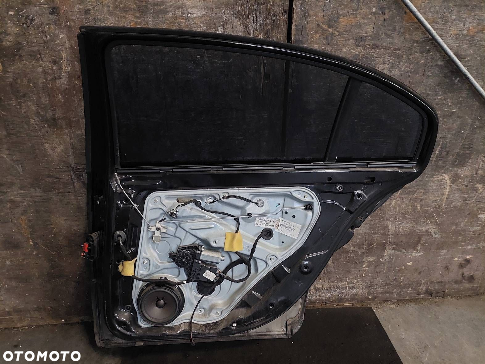 DRZWI KOMPLETNE PRAWY TYŁ SKODA SUPERB I 9910 - 7