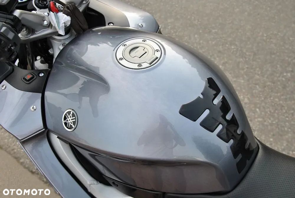 Yamaha FJR - 28