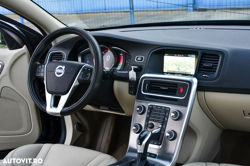 Volvo V60 D6 Plug-In-Hybrid AWD Geartronic Summum - 15