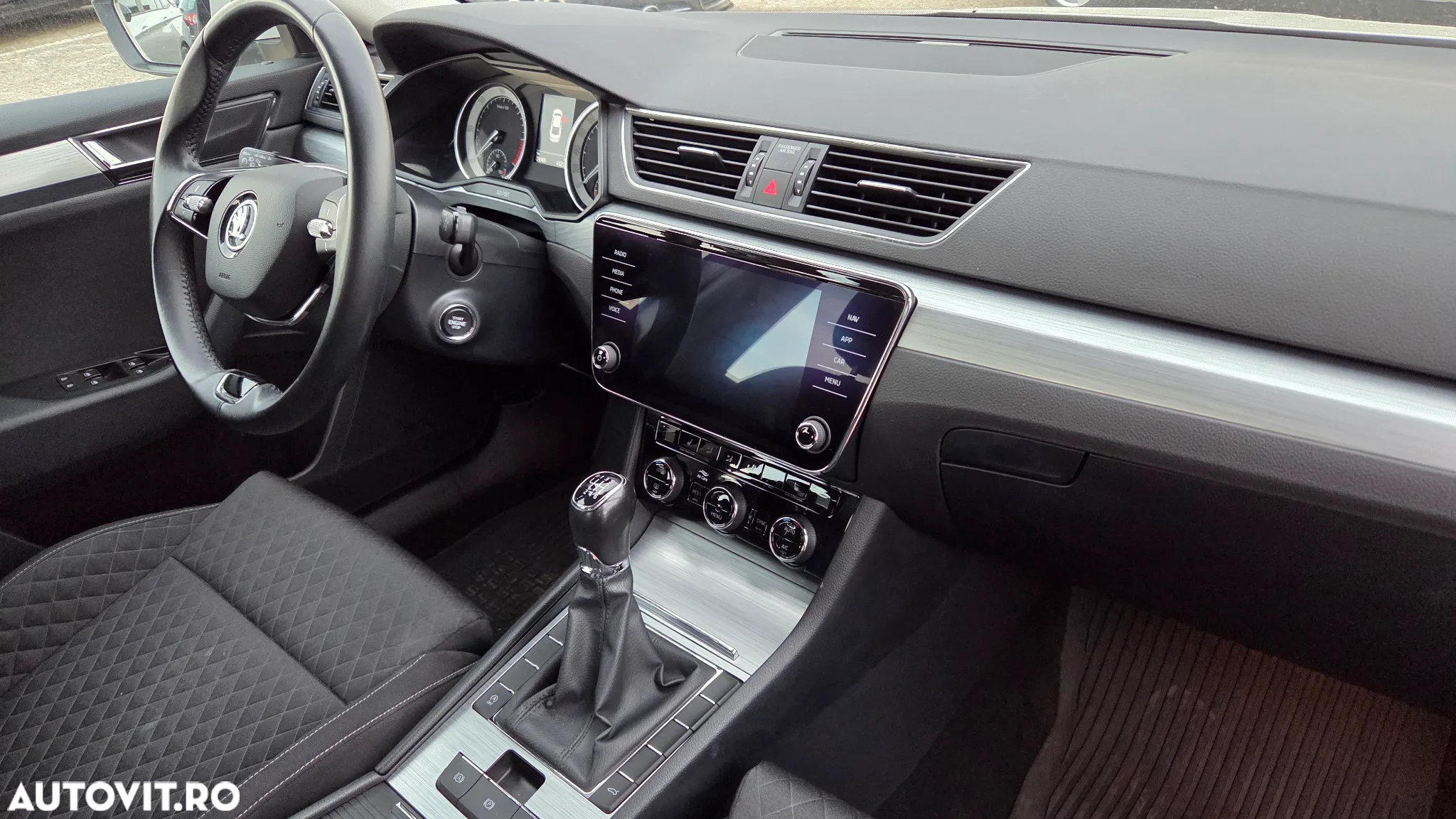 Skoda Superb 2.0 TDI Style - 27