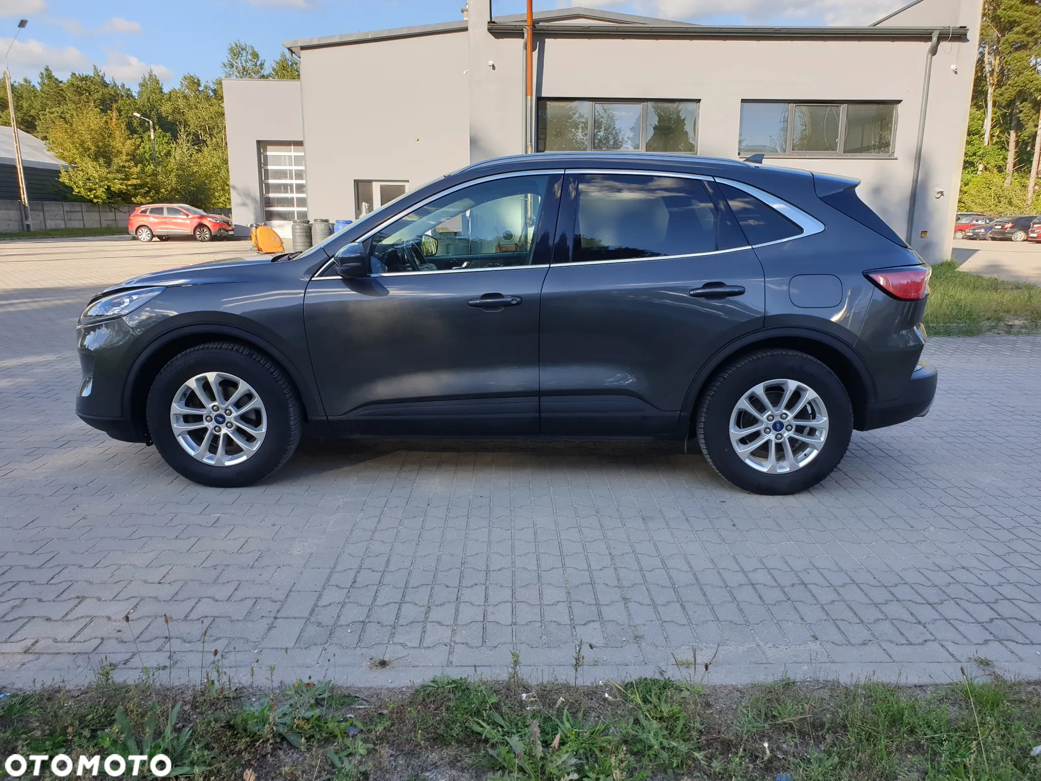 Ford Kuga 1.5 EcoBoost TITANIUM - 4