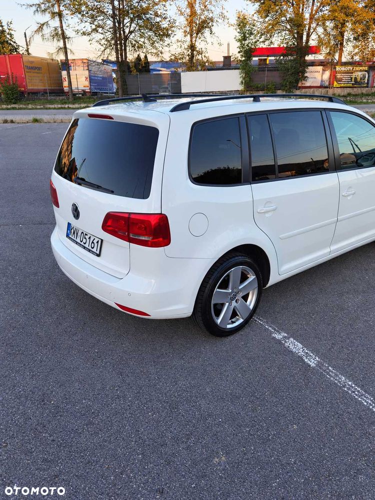 Volkswagen Touran 2011 photo 3
