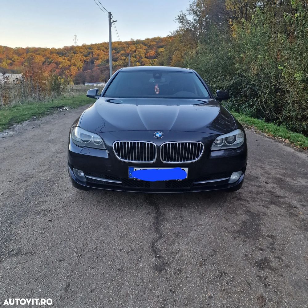 BMW Seria 5 525d xDrive - 11