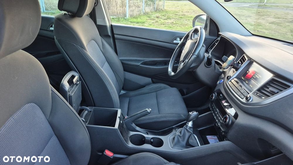 Hyundai Tucson 2.0 CRDI BlueDrive TourdePologne 2WD - 19