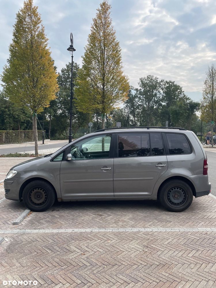 Volkswagen Touran - 1