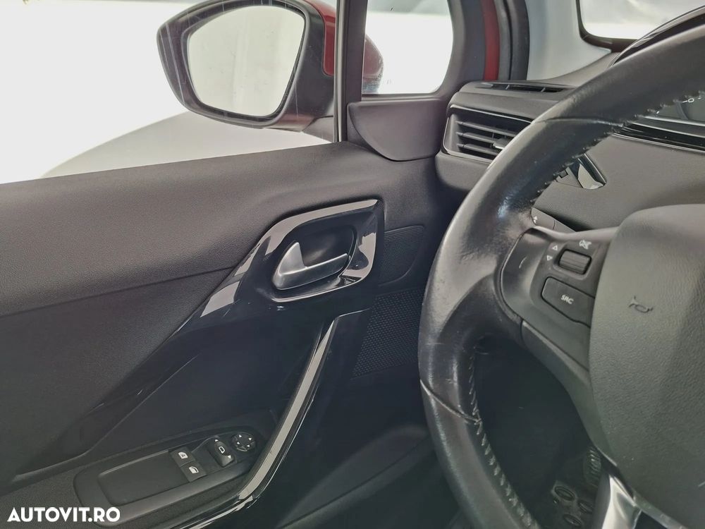 Peugeot 208 1.2 L PureTech Allure - 23