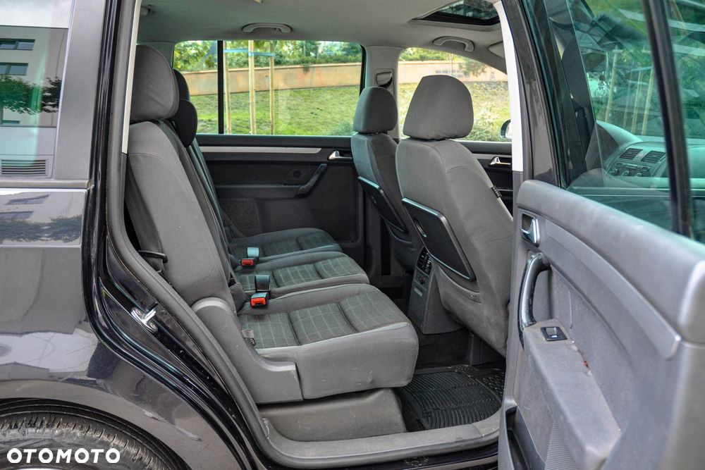 Volkswagen Touran - 12