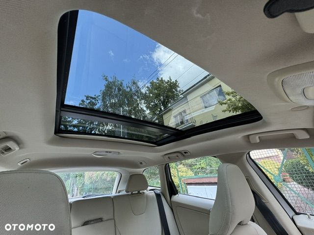 Volvo XC 60 2.4D AWD Momentum - 11